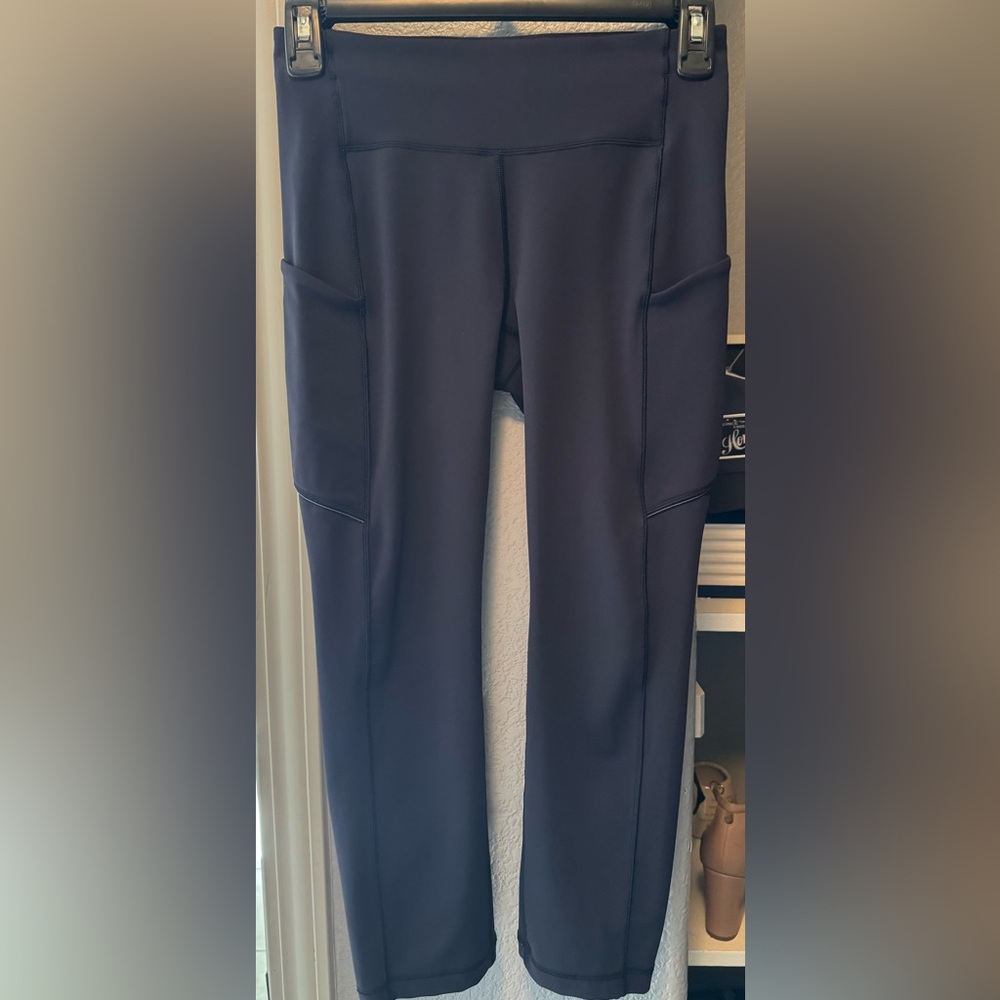Lululemon high wasted 21 inch inseam navy sz 4, 5 pockets
